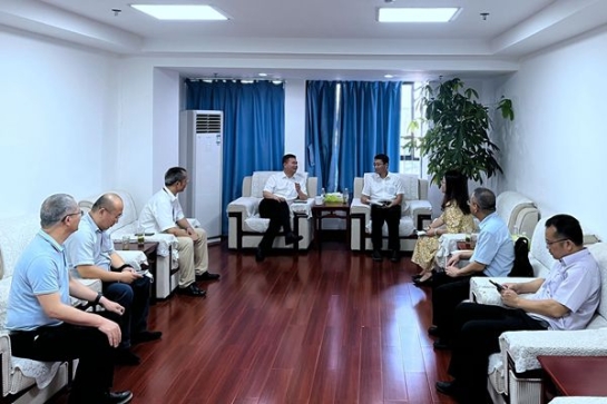 郵儲銀行廣西區(qū)分行黨委委員、 副行長高山一行到中小擔保座談交流